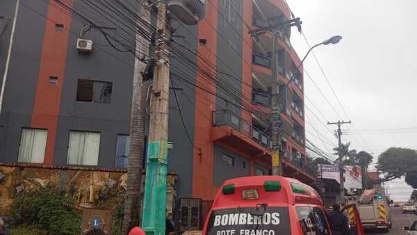 CDE: Rescatan a niña de 3 años que se quedó sola y llorando en un apartamento