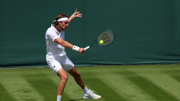 Tsitsipas se retira de Wimbledon