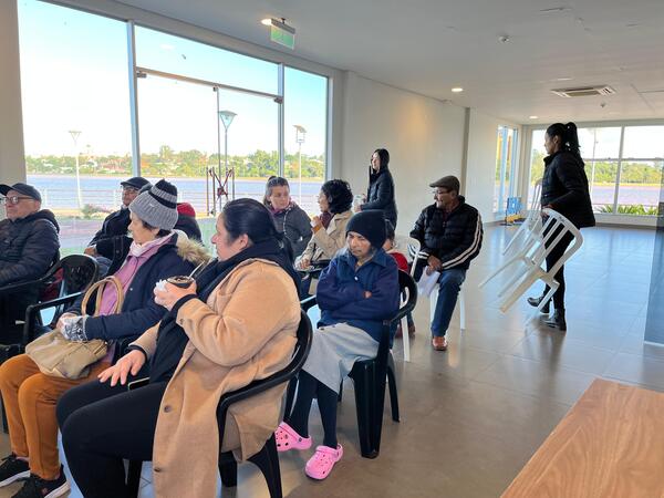 44 adultos mayores reciben tarjetas de cobro de la Pensión Alimentaria en Cambyretá