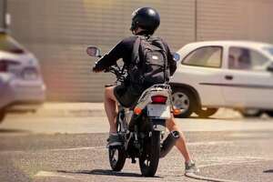 Motos y vehículos pesados deben circular por el carril derecho: esta es la multa por no cumplir - Economía - ABC Color