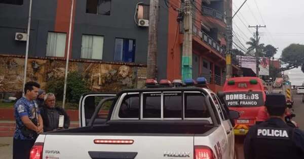 La Nación / Bomberos salvan a una niña de tres años de una inminente caída de un edificio