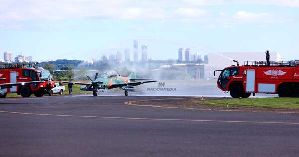 La Nación / Llegaron los primeros cuatro aviones Super Tucano