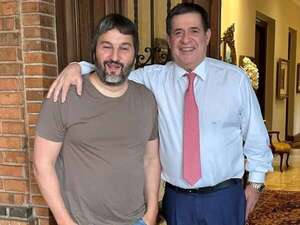 Reacción de Horacio Cartes a foto con empresario vinculado a fentanilo - Nacionales - ABC Color
