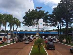 Sigue reclamo por lento paso en la aduana de Puerto Yguazú - La Clave