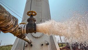 Investigan presunta contaminación de pozo en Villarrica por parte de estación de servicio