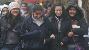 MEC pide tolerancia con llegadas tardías y el uso del uniforme de los estudiantes ante intenso frío