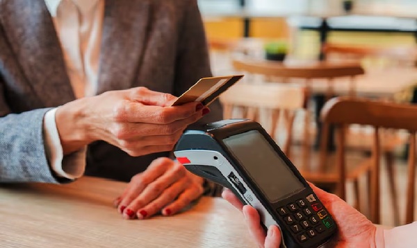 Desde mañana rige nuevo tope a comisiones por pagos con tarjetas - OviedoPress