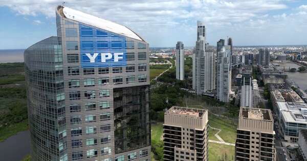 La Nación / Jueza de EE. UU. ordena a Argentina entregar 51 % de acciones de YPF en caso de expropiación
