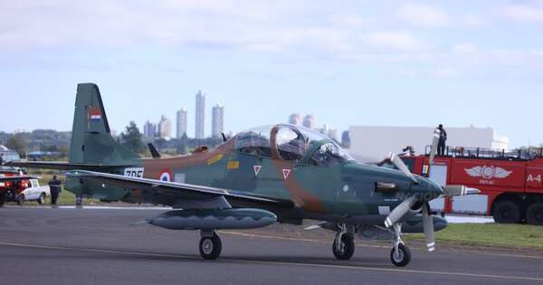 La Nación / Llegaron al país las primeras cuatro aeronaves Super Tucano
