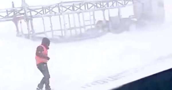 La Nación / Rescataron a ocho de los diez camioneros varados en la nieve