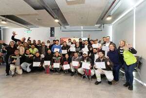 Coca-Cola Paresa gradúa a 33 operadores técnicos - Empresariales - ABC Color