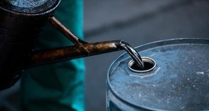 Petróleo vuelve a caer hasta un 9%