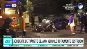 Accidente de tránsito deja un vehículo totalmente destruido