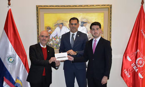 Derecho UNA avanza hacia el “papel cero” con nueva donación tecnológica - OviedoPress