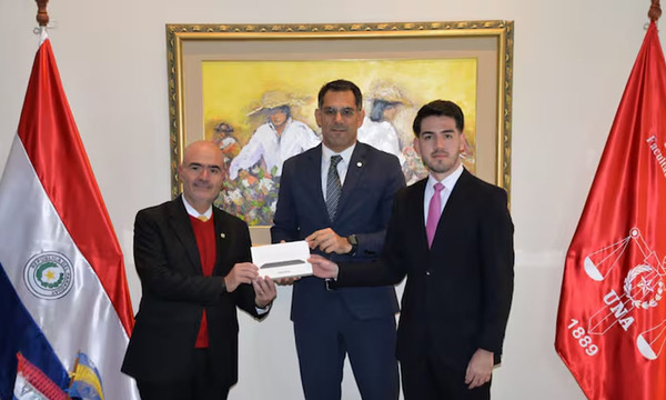 Derecho UNA avanza hacia el “papel cero” con nueva donación tecnológica - OviedoPress