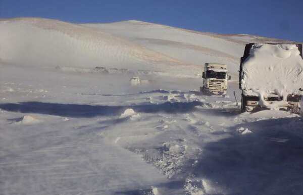 Camioneros revelan cómo aguantaron el frío y hambre en medio de la nieve en Chile - Nacionales - ABC Color