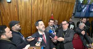 La Nación / Latorre celebra el “sendero correcto” con Hambre Cero y pensión para mayores