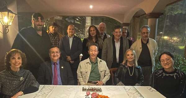 La Nación / Historiadores paraguayos agasajaron al embajador de Corea