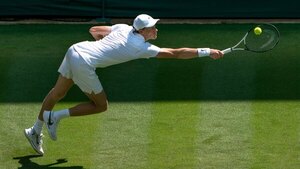 Versus / ¡Sin despeinarse! Sinner supera con facilidad la primera ronda de Wimbledon