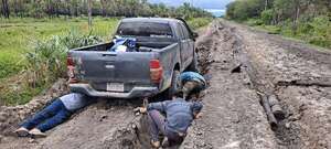 Tras 90 días de aislamiento logran rehabilitar precarios caminos en Alto Paraguay - Noticias del Chaco - ABC Color