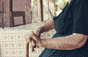 Condenan a un hombre a 11 años de prisión por abuso a una mujer de 86 años en San Cosme