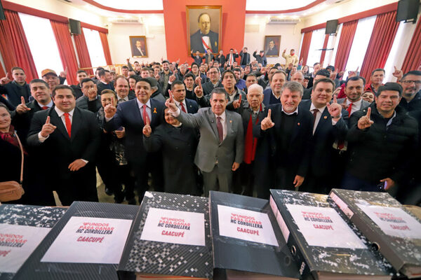 Dirigencia de Cordillera entregó más de 12 mil afiliaciones a Cartes y lanza movimiento “Unidos para Ganar” - ADN Digital