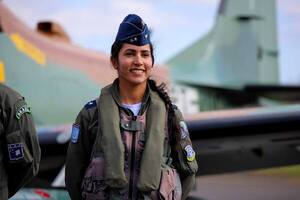 La Teniente Cynthia Carolina Orué, primera mujer paraguaya en pilotar un caza