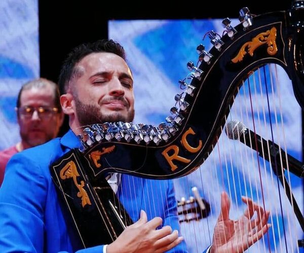 El arpista Rolando Cristaldo dijo que el músico paraguayo es víctima de xenofobia en su país