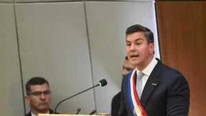 Santiago Peña dice que no pinta un país de maravillas y cuestiona a opositores durante informe