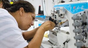 Capacitan a costureros para su incorporación laboral en fábrica textil de Paraguarí