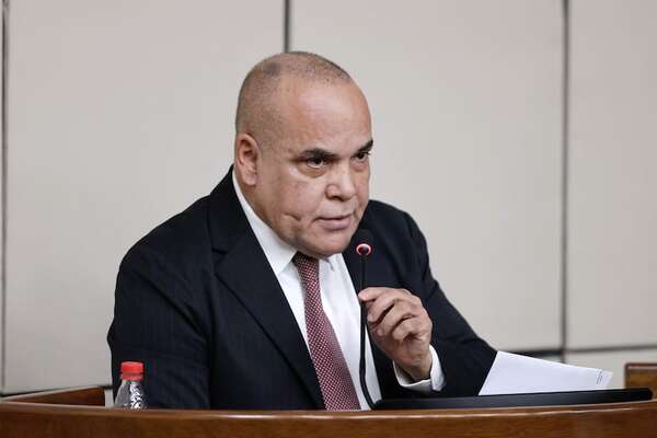 Bachi seguirá en la presidencia del Senado hasta el 2027 y su primer informe de gestión está plagado de incoherencias - Política - ABC Color