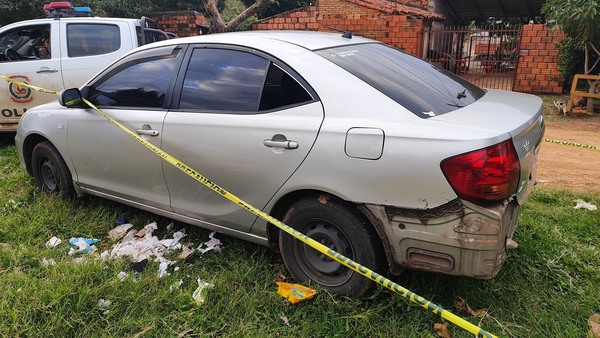 Auto robado en Asunción fue abandonado en Luque - trece