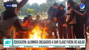 Educación: Alumnos obligados a dar clase fuera de aulas y con una fogata para mitigar el frío