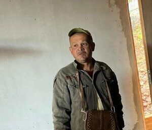Depravado ingresó a una escuela para toquetear a una niña