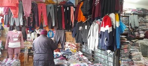 Masiva afluencia de compradores argentinos en busca de abrigos en Encarnación