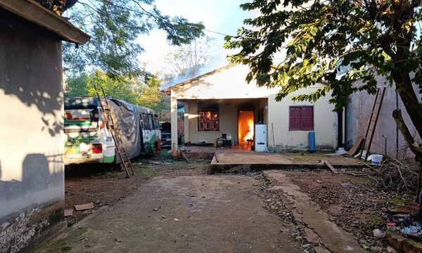 Estufa explota y provoca incendio en vivienda