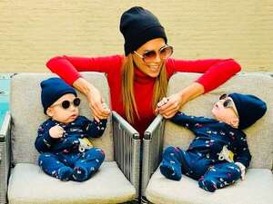 Lo más tierno que verás hoy: Sanie López y sus mellis tomando sol en el jardín - Gente - ABC Color