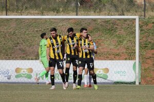 Guaraní de Fram celebra su primer triunfo en la Intermedia tras vencer a Guaireña