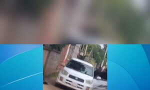 (VIDEO)Poli realizó disparos en medio de pelea con vecinos