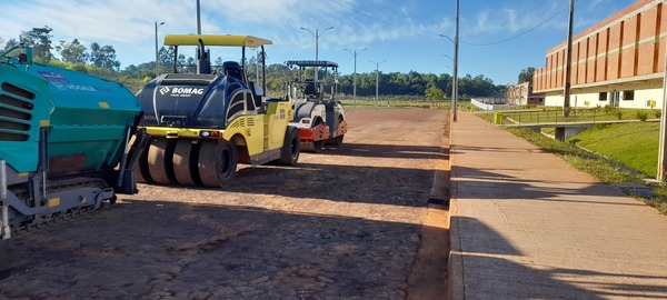 Inician obras de asfaltado en accesos al Hospital General de Itapúa