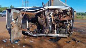 Camioneta se estrelló contra parte trasera de un camión en Cap. Miranda