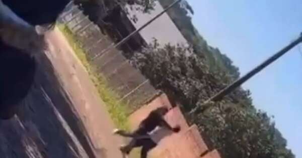 La Nación / El MEC intervino y logró reconciliación entre alumnos que se trenzaron a golpes en Itapúa