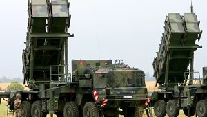 EEUU reduce ayuda militar a Ucrania y Rusia celebra