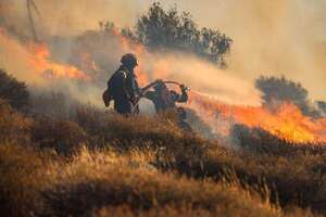 Evacuadas más de 5.000 personas debido a un incendio en la isla griega de Creta - Mundo - ABC Color