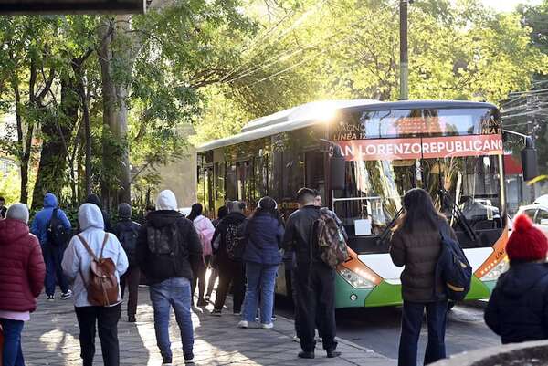 Transporte público: “Promesas y mentiras no mejoran los buses chatarras” - Economía - ABC Color