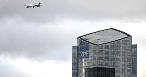 La Nación / Argentina pide a jueza suspender fallo sobre YPF