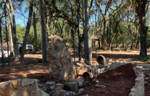 Derrumbe de muro en Atyrá deja un albañil fallecido y otro herido