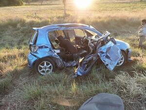Itapúa: dos fallecidos tras brutal colisión entre auto y moto - trece