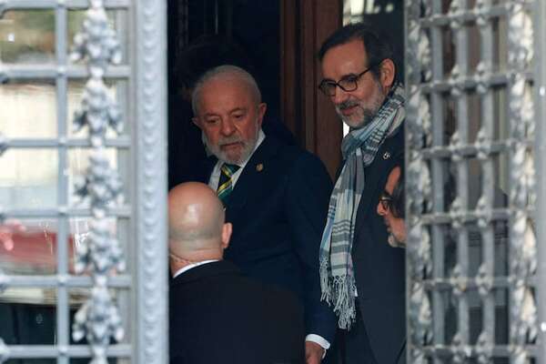 Lula llega al domicilio de Cristina Fernández donde cumple su condena en Buenos Aires - Mundo - ABC Color
