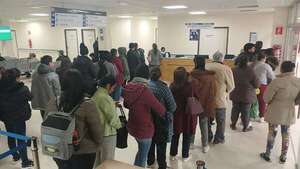 Saturación de pacientes dificulta acceso a consultorios médicos en el Hospital General de Coronel Oviedo - Nacionales - ABC Color